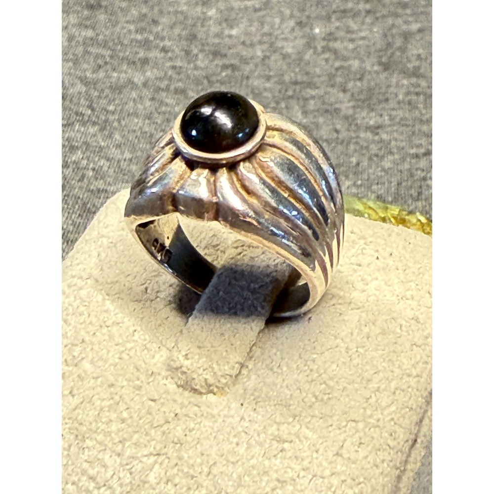 Ring Sterling Silver Black Stone Vintage Ribbed Dome Size 7.5